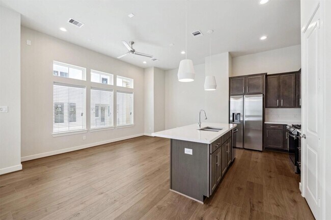 Building Photo - 6304 Brighton Oaks Ln