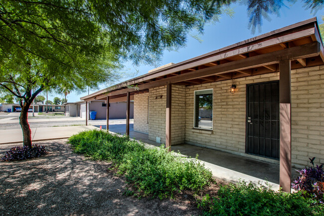 Building Photo - 3202 S Clinton Ave