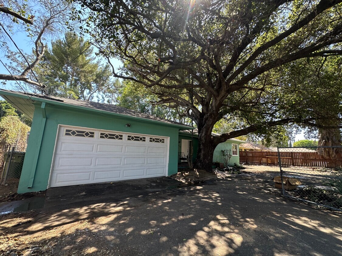 Foto principal - 15722 Parthenia St