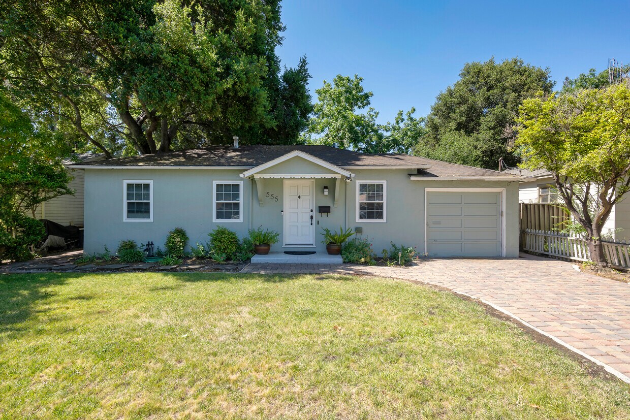 Foto principal - 555 Gilbert Ave
