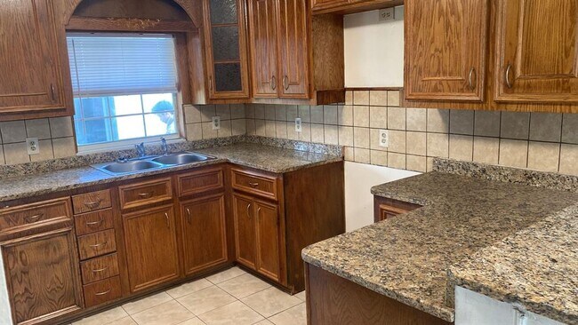 Foto del edificio - 8041 Meadowbrook Dr