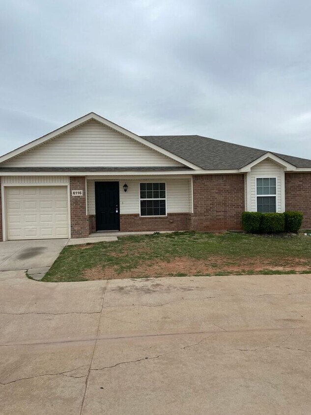 Two Bedroom Two Bath Home in Courtyards House for Rent in Oklahoma