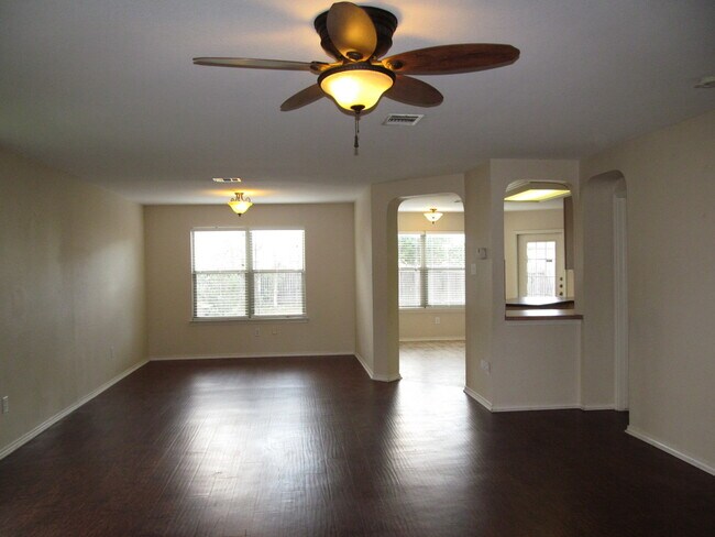 Building Photo - 4 BEDROOM, BELTON ISD, LOTS OF SPACE