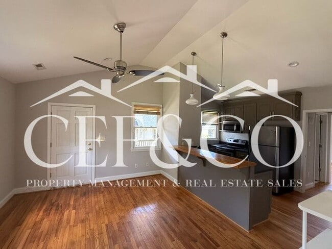 Foto del edificio - Spacious home now available! - Price Impro...