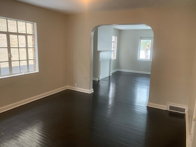 Foto del edificio - 1466 Forest St