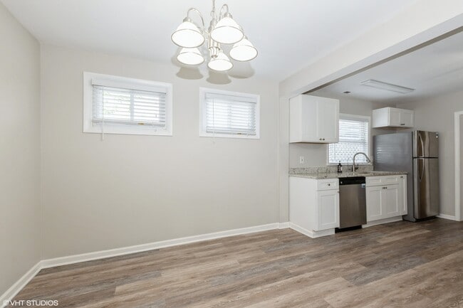 Building Photo - 21429 S 80th Ave