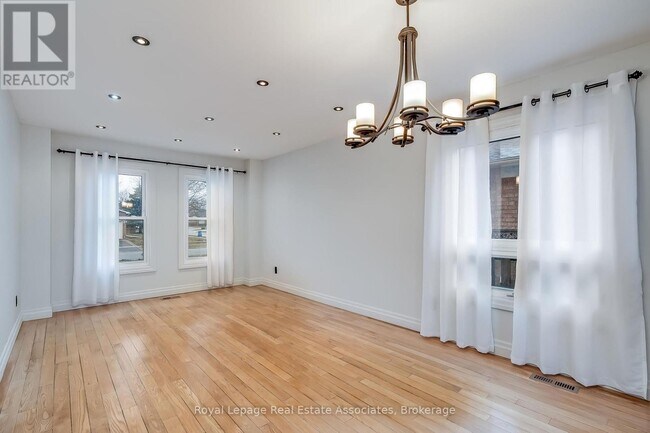 Photo du bâtiment - 43 Corkett Dr