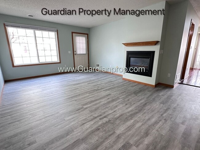 Foto del edificio - Apple Valley Corner Unit Town Home W/dedicated Office, 2 Car Garage, Washer/Dryer, Dishwasher