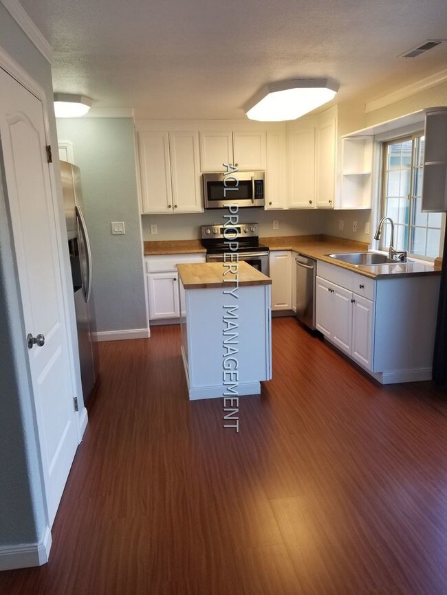 Foto del edificio - 27413 Lemon Tree Ct