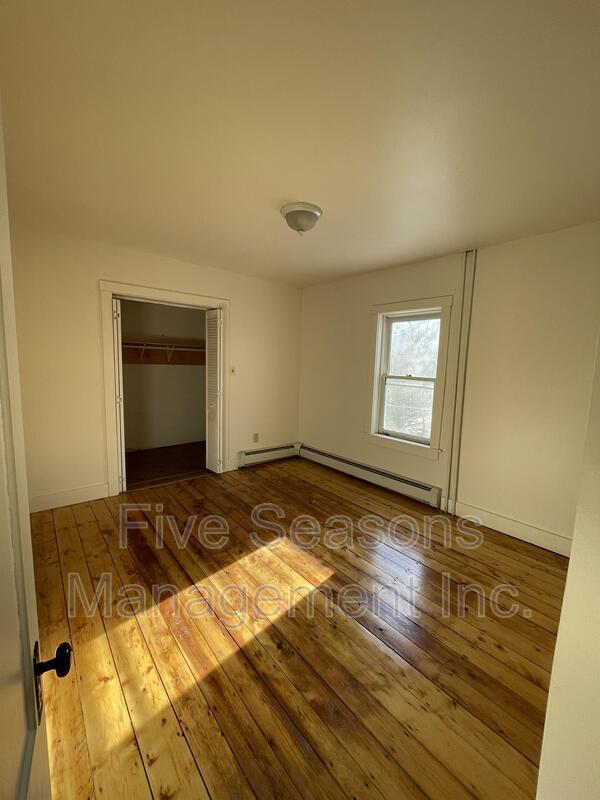 Building Photo - 7 Champlain Pl