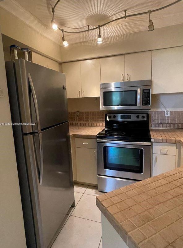 Building Photo - 8255 SW 152nd Ave