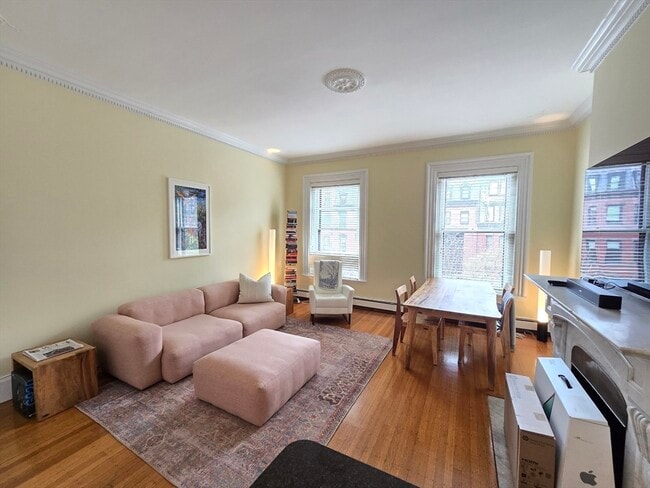 Building Photo - 313 Beacon St