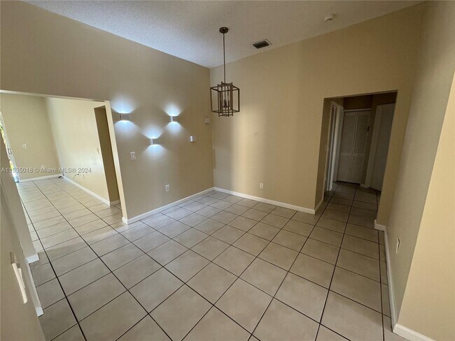 Building Photo - 13781 N Garden Cove Cir