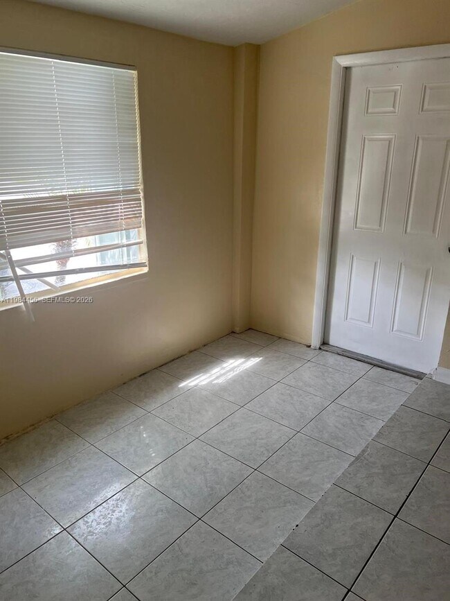 Foto del edificio - 1020 W 2nd St