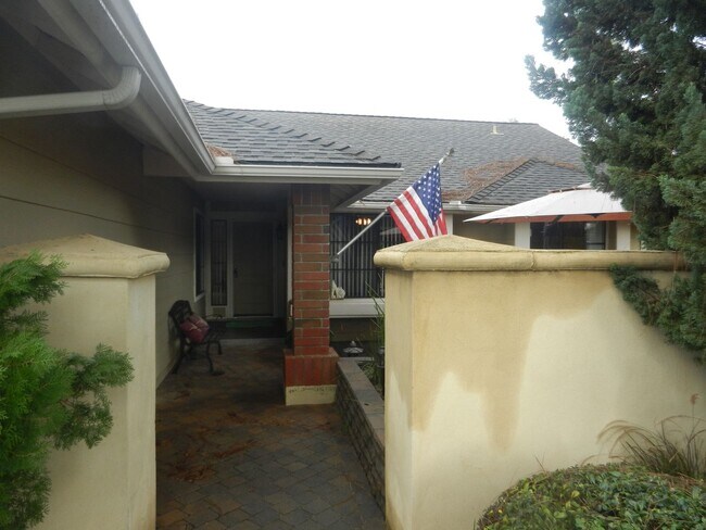Building Photo - 4473 Augusta Dr