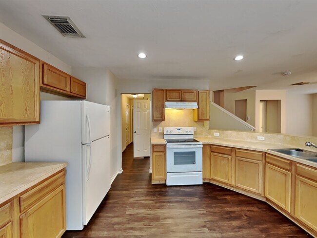 Foto del edificio - 2219 Shady Pine Dr