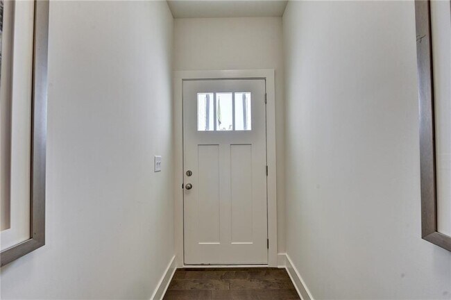 Foto del edificio - 215 Centennial Ridge Dr