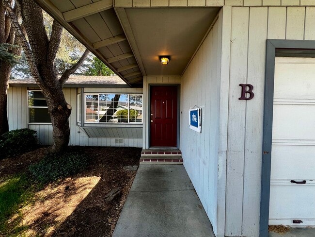 Building Photo - e4903