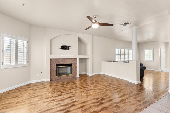 Building Photo - 15804 Crest Ln