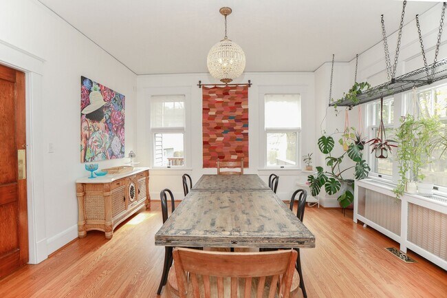 Foto del edificio - STUNNING Single Family Home in Colonial Pl...