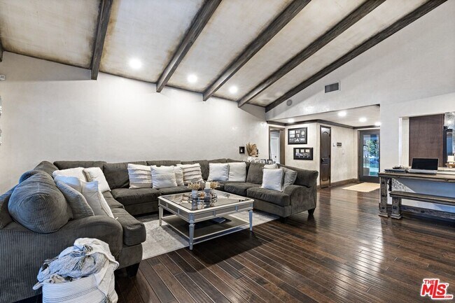 Foto del edificio - 22450 Hatteras St
