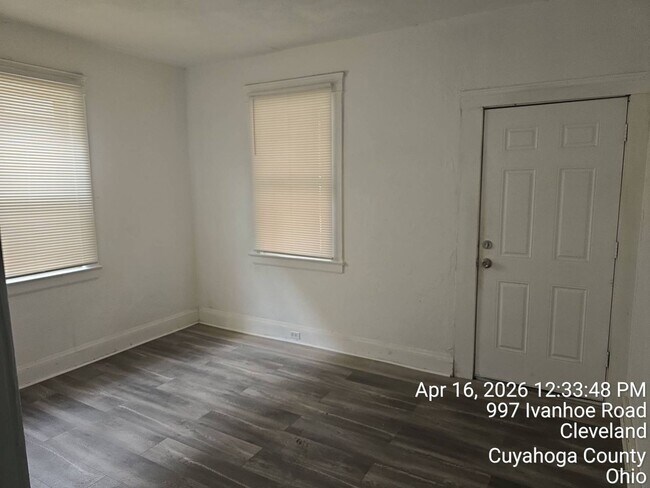 Foto del edificio - 15322 Yorick Ave