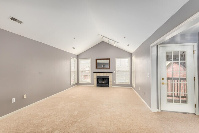 Foto del edificio - 28235 Carlton Way Dr