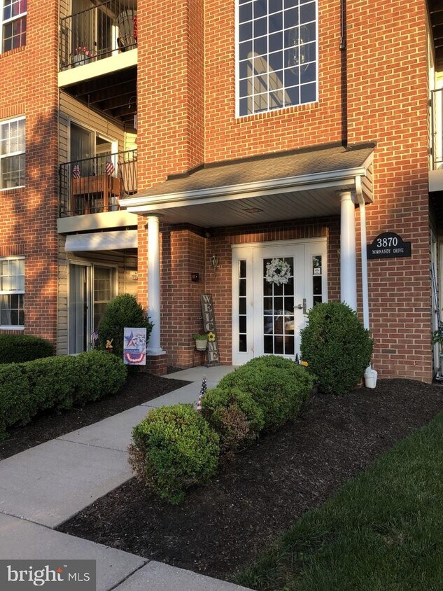Foto principal - 3870 Normandy Dr