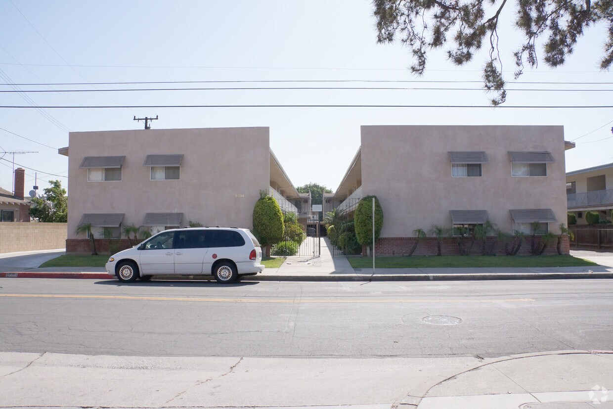 Foto del edificio - 5716 Sultana Ave