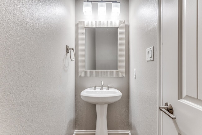 Building Photo - 3141 Greene Ave