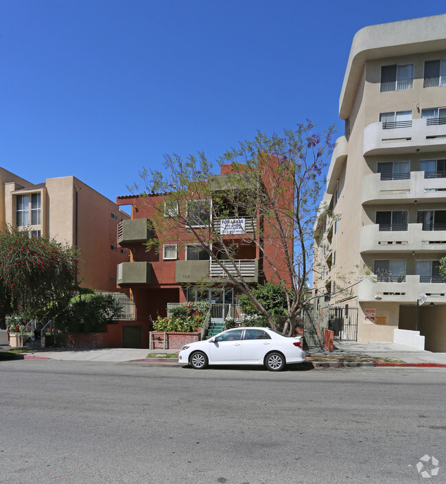 Building Photo - 709 S Kingsley Dr