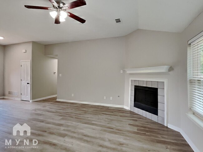 Foto del edificio - 15 Rolling Oaks Dr