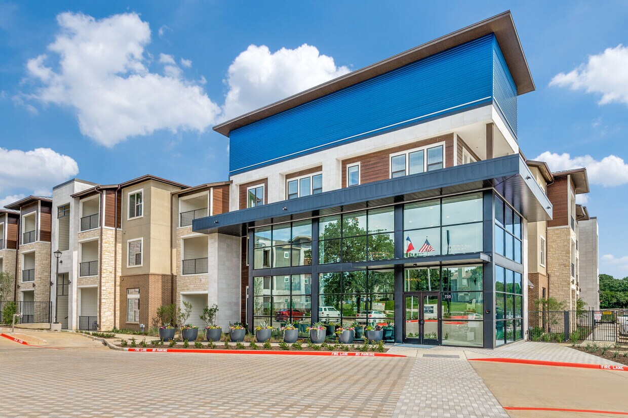 Jefferson North Collins Apartments at 735 Washington Dr Arlington, TX