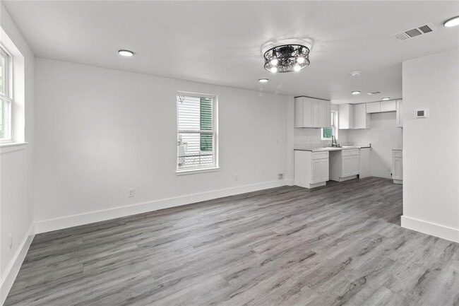 Foto del edificio - 3312 Sealy Ave