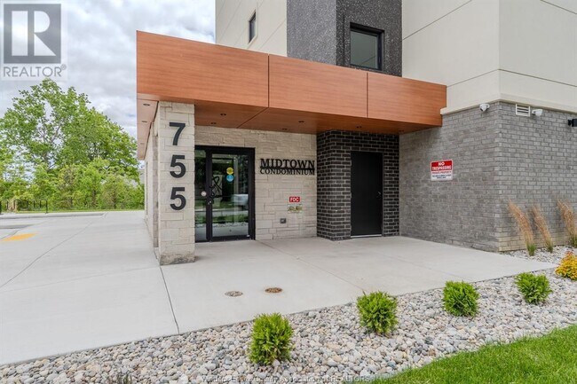 Building Photo - 705 Grand Marais Rd E