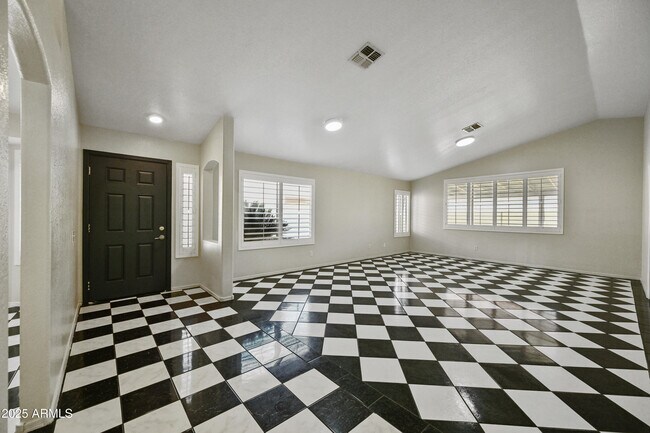 Foto del edificio - 5449 E Fairfield St