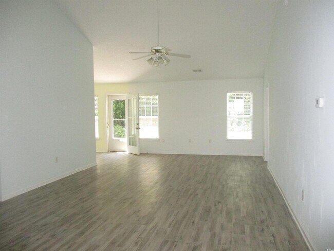 Foto del edificio - 4591 Hidden Creek Ln