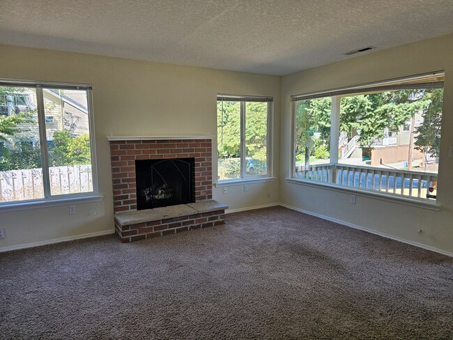 Building Photo - CLOSE IN SW PORTLAND RANCH 3/2 + 2 CAR GAR...
