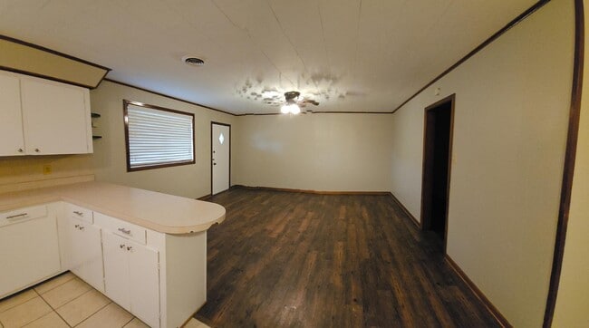 Building Photo - 1123 W Camellia Dr