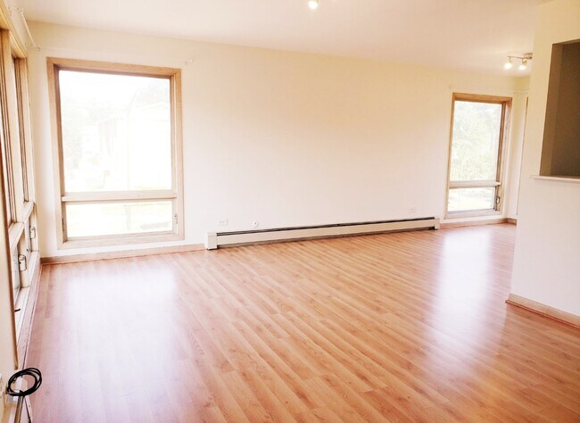 Building Photo - 3100 Harlem Ave