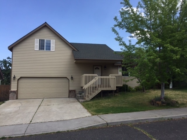 Primary Photo - NE 4 Bedroom, 3 Bath, Gas Fireplace/Heat, ...