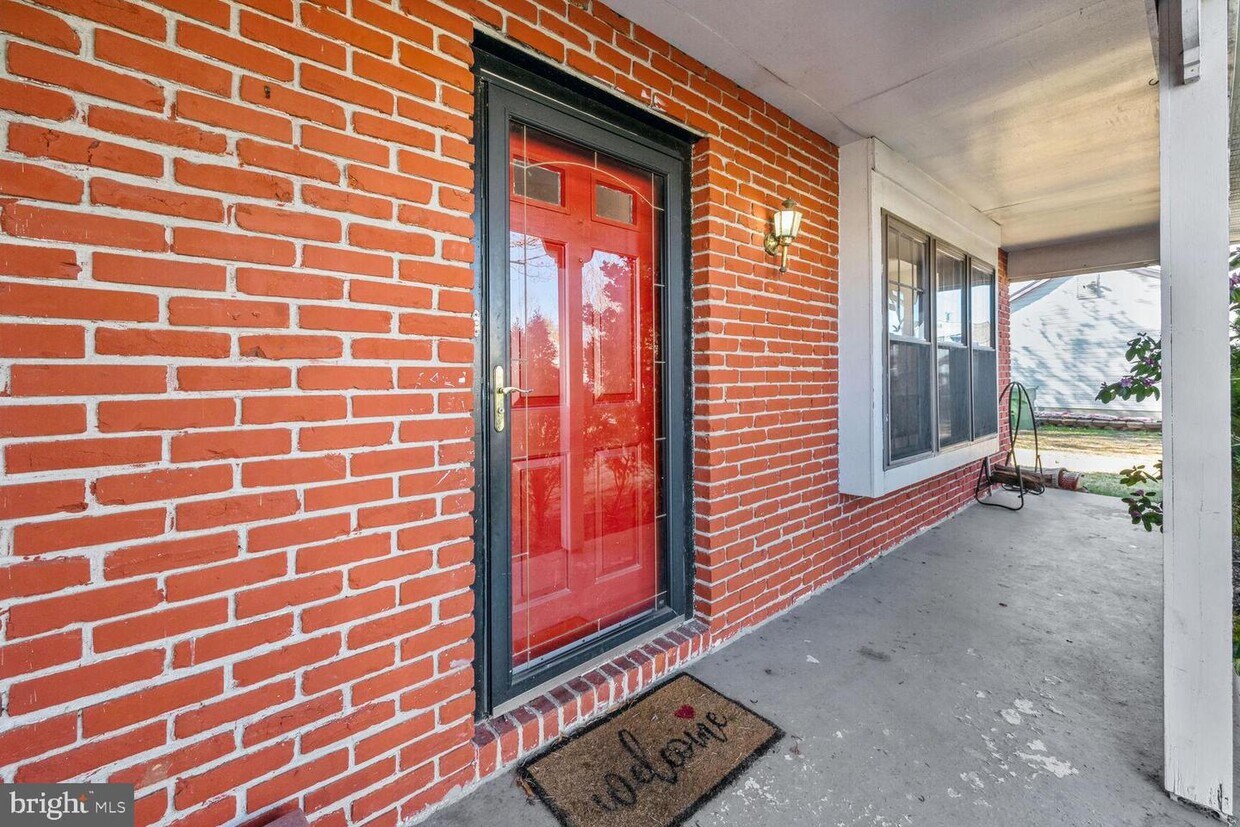 Foto principal - 122 E Partridge Ln