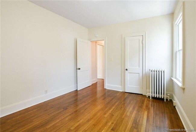 Building Photo - 26 Eastwood Ave