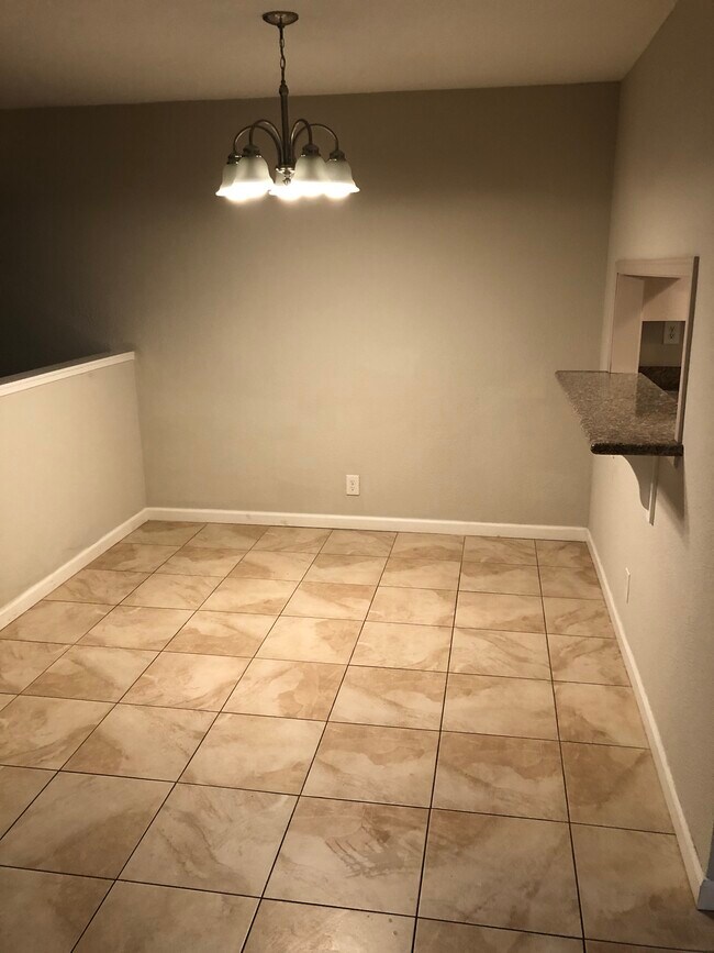 Comedor - 24352 Dover Ln