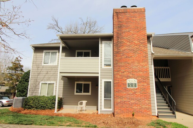 Building Photo - (Coming Soon) 2 Bedroom Condo In South Park!