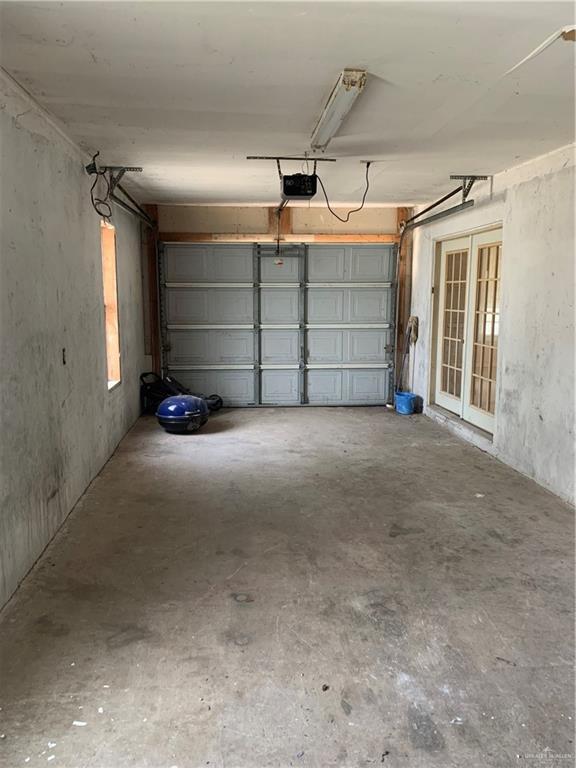 Building Photo - 1403 N Oak St