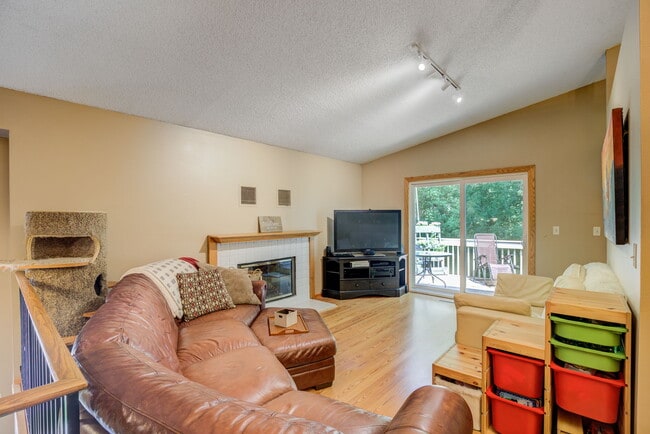 Building Photo - 5321 Beachside Dr