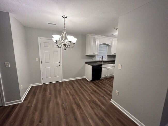 Foto del edificio - 816 Charley Patterson Rd