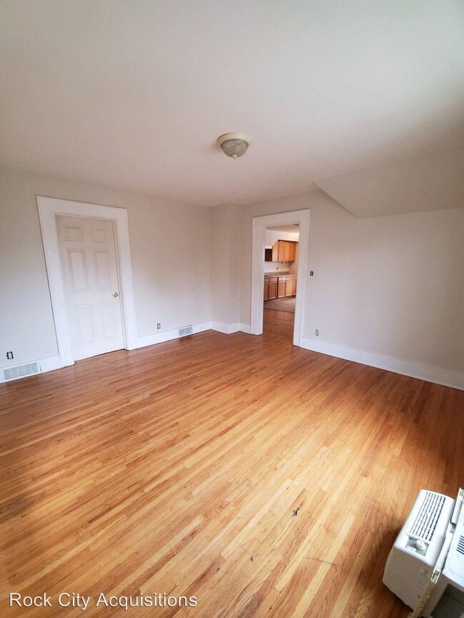 Building Photo - 818 3rd Ave