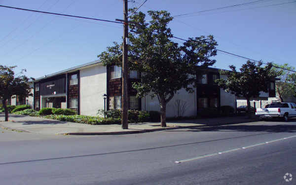 Primary Photo - Larkspur Apartments